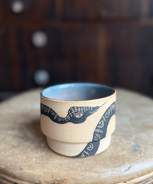Geometric snake cup