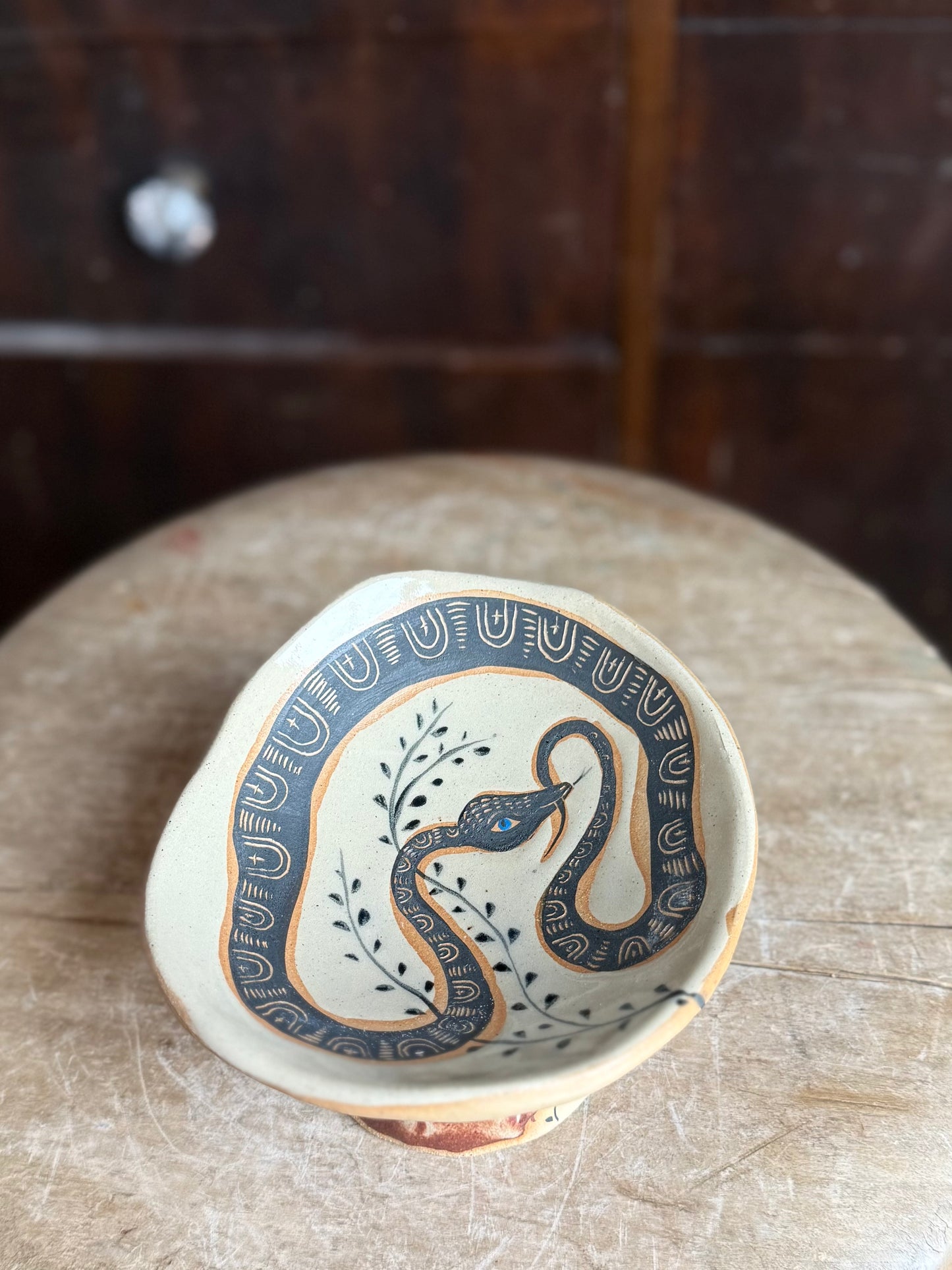 Elevated snake trinket dish