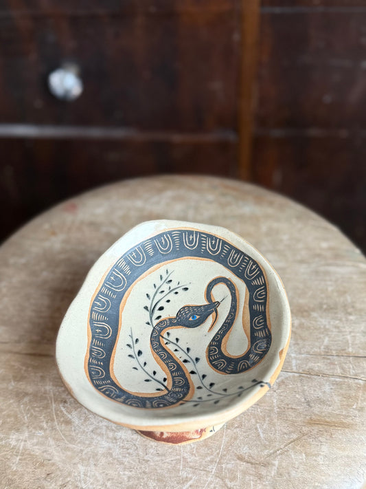 Elevated snake trinket dish