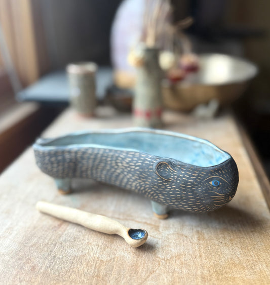 Medium size otter bowl