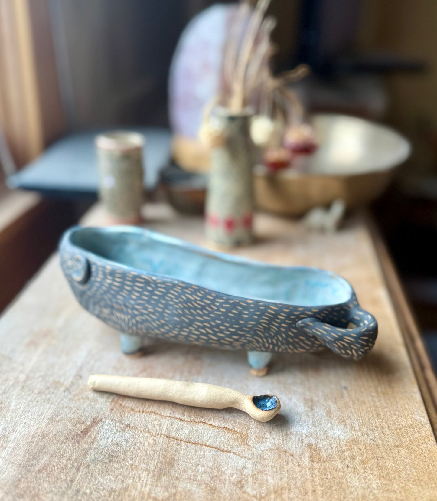Medium size otter bowl