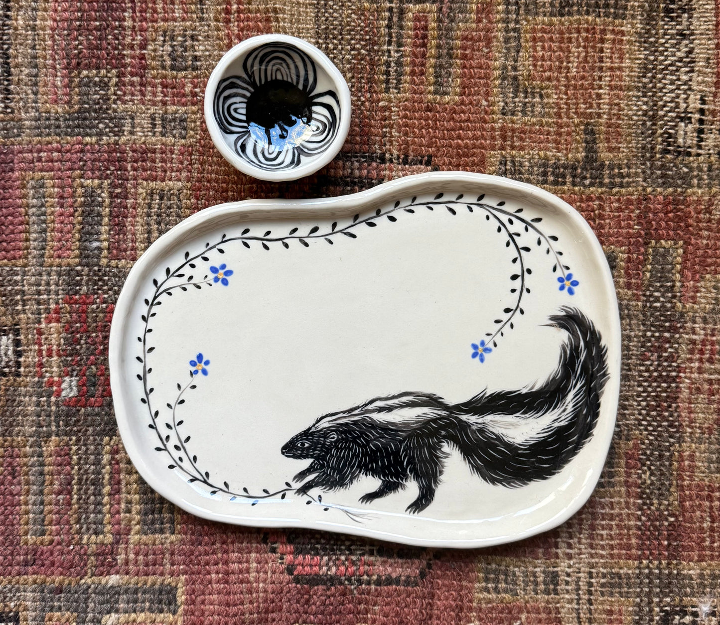 Skunk snack plate with condiment bowl